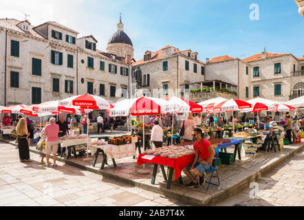 Marché vert dans la vieille ville, Dubrovnik, Croatie, Europe Banque D'Images