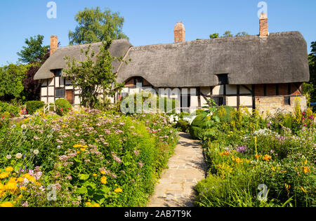 Anne Hathaway's Cottage, une chaumière et cottage garden, Shottery, près de Stratford Upon Avon, Warwickshire, Angleterre, Royaume-Uni, Europe Banque D'Images