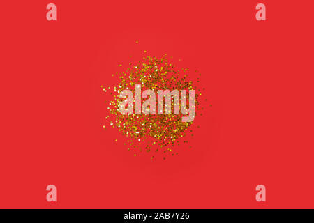 Maison de fond avec peu d'étoiles d'or sur fond rouge. Concept de fête. Banque D'Images