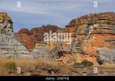 Des formations de roche de grès érodées au Parc National d'Isalo, province de Fianarantsoa, Région Ihorombe, Madagascar, Afrique du Sud Banque D'Images