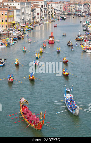 Les bateaux de la procession historique pour la régate historique sur le Grand Canal de Venise, UNESCO World Heritage Site, Vénétie, Italie, Europe Banque D'Images