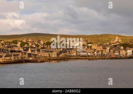 Lerwick, augmentation de la vue depuis la mer, la lumière du matin, Lerwick, Mainland, îles Shetland, Écosse, Royaume-Uni, Europe Banque D'Images