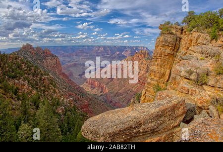 Grand Canyon vue juste en dessous du sommet de la colline de Buggeln sur la rive sud, le Parc National du Grand Canyon, Arizona, l'UNESCO, en Amérique du Nord Banque D'Images