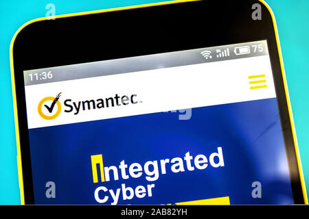 Berdiansk, Ukraine - le 25 avril 2019 : Editorial de Symantec Page d'accueil du site. Logo visible sur l'écran du téléphone. Banque D'Images