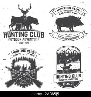 Ensemble de badge club de chasse. Notion de vecteur pour chemise, étiquette, impression, stamp. Typographie vintage design avec fusil de chasse, sanglier, Hunter, l'ours, le cerf, les montagnes et la forêt. Emblème de hunt club aventure de plein air Illustration de Vecteur