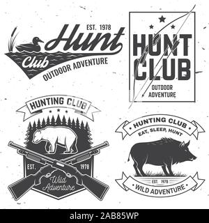 Ensemble de badge club de chasse. Vecteur. Concept pour chemise, étiquette, impression, stamp. Typographie vintage design avec fusil de chasse, sanglier, ours, canard, arc et flèche d'ossature. Emblème de hunt club aventure de plein air Illustration de Vecteur