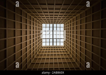 Vue de bas en haut du plafond. Toit en verre de la chambre. Banque D'Images