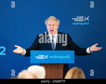 North Queensferry, Ecosse, Royaume-Uni. 26 novembre 2019. Premier ministre Boris Johnson au lancement de conservateurs écossais Manifeste des élections générales dans le Nord Queensferry aujourd'hui. L'objectif principal de manifeste est d'arrêter un second référendum sur l'indépendance écossaise. Iain Masterton/Alamy Live News. Banque D'Images