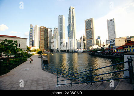 Singapour. Centre ville et Boat Quay en fin d'après-midi la lumière. Banque D'Images