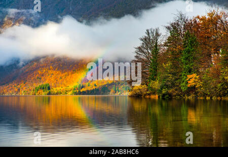 Lac de Bohinj en automne, la Slovénie Banque D'Images