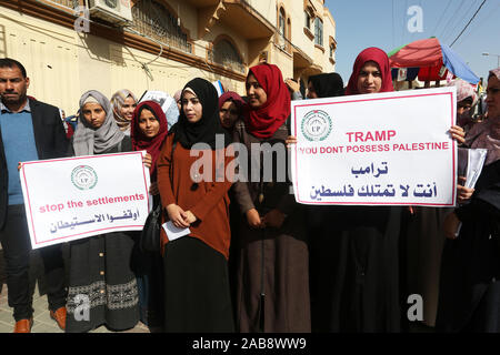 Nous palestiniens manifestation contre le changement de politique sur les colonies israéliennes dans les territoires palestiniens, dans la bande de Gaza, le Nov 26, 2019. Banque D'Images