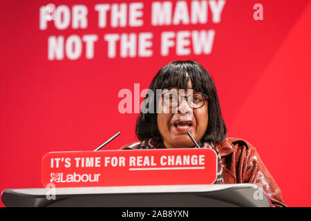 Bernie Grant Arts Centre, au nord de Londres, au Royaume-Uni. 26 Nov, 2019. Shadow Home Secretary, Diane Abbott prend la parole lors du lancement de la main-d'PartyÕs la race et la foi manifeste à la Bernie Grant Arts Centre à Tottenham, au nord de Londres. DAWN BUTLER lancé la course et la foi la consultation au congrès du parti travailliste, qui a reçu plus de 1 700 réponses en ligne, et a tenu des consultations dans tout le pays pour se rendre à l'enjeux touchant Noirs, Asiatiques et les minorités ethniques (BAME) et les communautés de foi. Credit : Dinendra Haria/Alamy Live News Banque D'Images