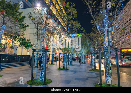 Vue de nuit spécial Xinyi Centre Commercial, magasins, hôtel, restaurant branché regroupés en étroite collaboration. Le premier centre des affaires Banque D'Images