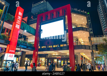 Vue de nuit spécial Xinyi Centre Commercial, magasins, hôtel, restaurant branché regroupés en étroite collaboration. Le premier centre des affaires Banque D'Images