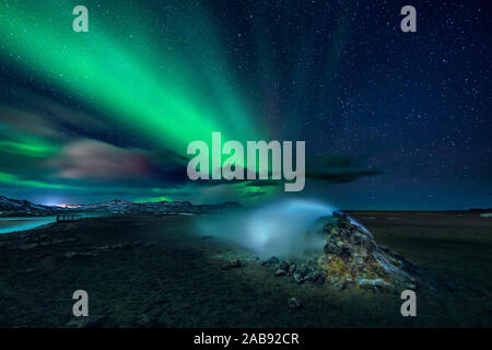 Aurora Borealis, Leirhnukur Hot spring, Namaskard, Islande Banque D'Images