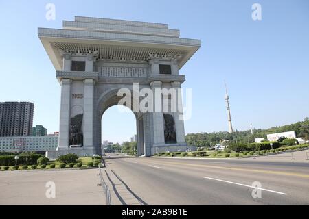 L'Arc de Triomphe (également connu sous le nom de Kaesonmun à Pyongyang) est un monument construit pour honorer et glorifier le Président Kim Il-sung Rôle du Banque D'Images