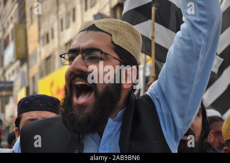 Peshawar, Pakistan. 25Th Nov, 2019. Jamiat islamiste Ulema-e-Islam (JUI-F) district Peshawar pour protester contre l'homme qui profana Saint Coran en Norvège en mode route. (Photo de Hussain Ali/Pacific Press ) Crédit : Pacific Press Agency/Alamy Live News Banque D'Images