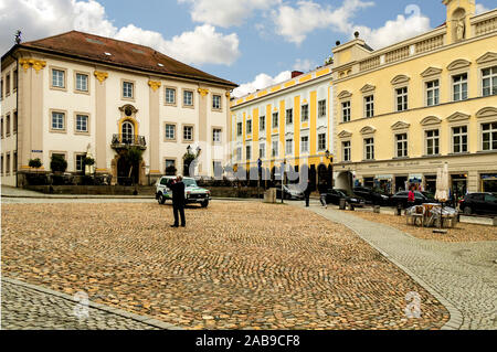 La place principale de la ville de Passau, Allemagne, avec l'hôtel de ville à droite Banque D'Images