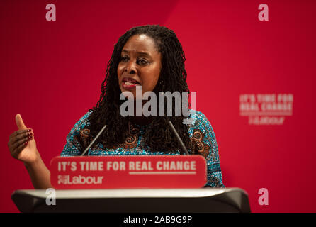 Les femmes de l'ombre et des égalités secrétaire Dawn Butler lors du lancement de la course du parti travailliste et de la foi au manifeste Bernie Grant Arts Centre, au nord de Londres. Banque D'Images