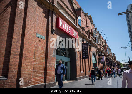 La ville de marché de détail multi-niveaux, moyeu avec un supermarché asiatique & food court, plus les magasins d'usine, Ultimo, Sydney, Australie Banque D'Images