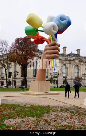 Bouquet de tulipes par Jeff Koons, dédié à l'amitié entre la France et les États-Unis, et pour les victimes des récentes attaques terroristes, Paris, FR. Banque D'Images