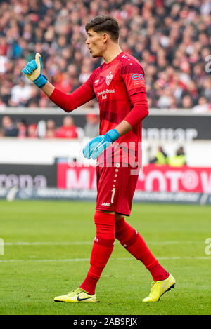 STUTTGART, ALLEMAGNE - le 24 novembre : gardien Gregor Kobel (VfB Stuttgart) au Football, 2. Bundesliga 2019/2020 - Le VfB Stuttgart v Karlsruher SC à la Mercedes-Benz Arena le 24 novembre 2019 à Stuttgart, Allemagne. Banque D'Images