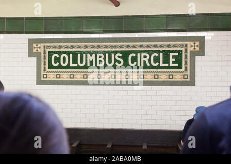 Signe de la mosaïque station de métro Columbus Circle , New York City, États-Unis d'Amérique. Banque D'Images