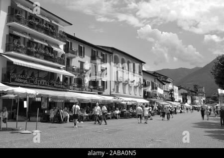 La Suisse du sud : la zone piétonne sur le lac Majeur dans le canton du Tessin dans la ville d'Ascona Banque D'Images