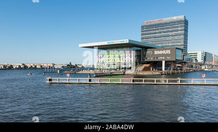 Vue front de mer avec de la musique s'appuyant sur l'IJ, Bimhuis, Zouthaven Restaurant et hôtel à Amsterdam, Pays-Bas Ville Banque D'Images