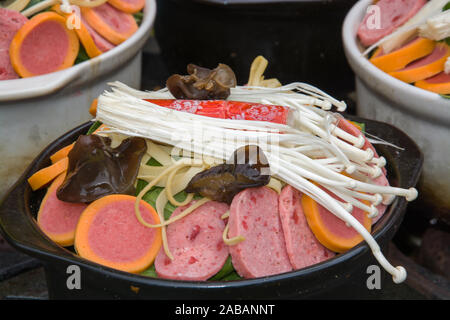 Marktstand mit Fleisch und Gemuese à Shanghai Banque D'Images