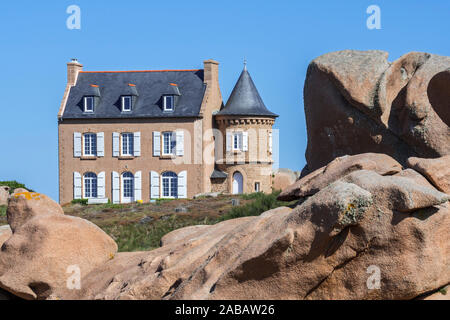 Villa / Maison construite par Gustave Eiffel à Ploumanac'h le long de la Côte de granit rose / Côte de Granit Rose, Côtes d'Armor, Bretagne, France Banque D'Images