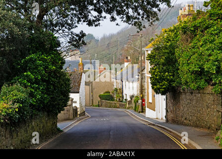 Rue et cottages dans village cornouaillais de marazion, Cornwall, Angleterre, Grande-Bretagne, Royaume-Uni. Banque D'Images