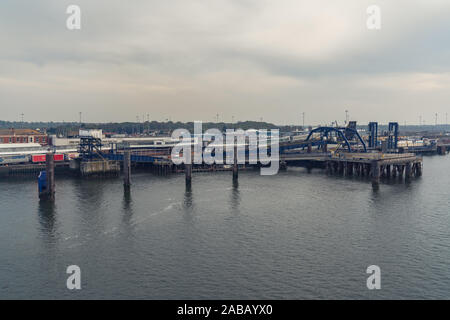 Harwich, Essex, Angleterre, Royaume-Uni - 23 Avril 2019 : Harwich Port International, vu de la rivière Stour Banque D'Images