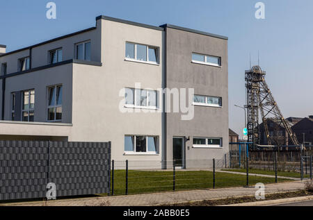 Nouveau lotissement à l'ancienne mine de charbon, la mine de Niederberg, Neukirchen-Vluyn, friches, fosse restant frames Banque D'Images