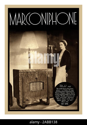 Marconi 1930 consommateur de publicité pour la commande automatique de neuf Marconiphone Radiogramme De Luxe 292 luxe premium un enregistrement radio player avec une étiquette de prix de 52 guinées (c) 3 000 € RECORD PLAYER MARCONIPHONE VINTAGE MARCONI RADIO MW + LW CABINET STYLET GRAMOPHONE Banque D'Images