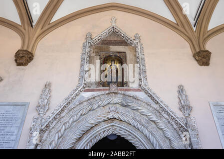 Détails de portique de cathédrale de l'Assomption de la Vierge Marie dans la ville de Palerme, capitale de la région autonome de Sicile, Italie Banque D'Images