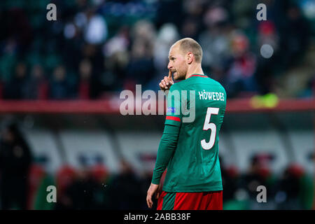 Moscou, Russie. 26 Nov, 2019. Football : Ligue des Champions, Moscou Locomotive - Bayer 04 Leverkusen, phase Groupe, Groupe D, 5e journée dans l'Arène de RZD. Benedikt Höwedes de Moscou est saisissant son nez. Crédit : Rolf Vennenbernd/dpa/Alamy Live News Banque D'Images