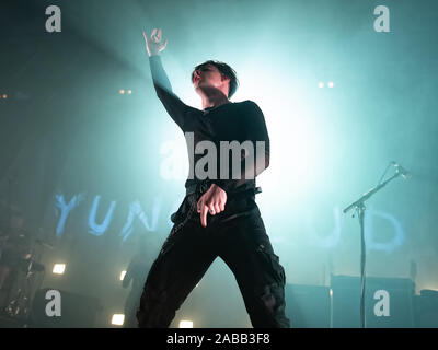 Dominique Richard Harrison AKA Yungblud apporte son style énergique d'un vendu ou SWG3 à Glasgow Banque D'Images