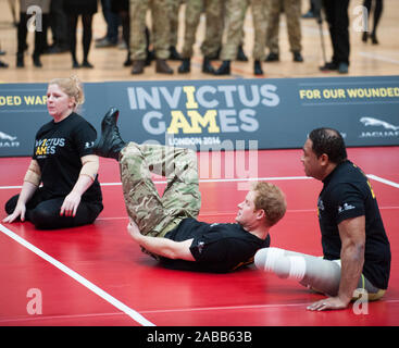 Le prince Harry de lancer l'Invictus Games, un événement sportif international pour les blessés, malades et blessés personnel de service dans l'Copperbox au Queen Elizabeth Olympic Park.Mars 2014 Banque D'Images