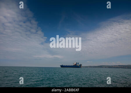 Un navire en route du port de Koper au reste du monde Banque D'Images
