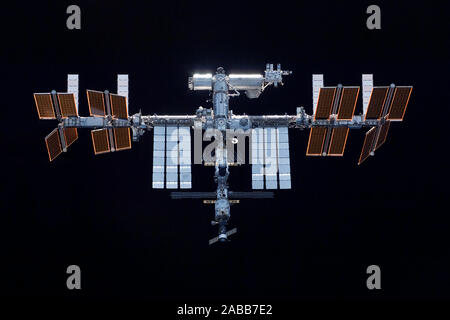 Station spatiale, sous forme développée, sur un fond noir. Les éléments de cette image ont été fournies par la NASA. Banque D'Images