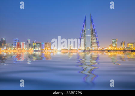 World Trade Center et skyine de Manama à Bahreïn Banque D'Images