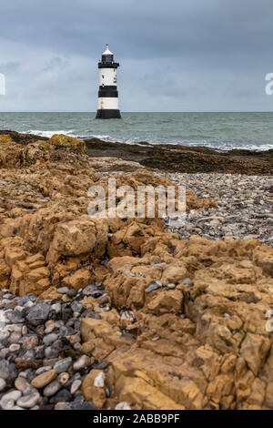 Penmon Lighthouse (Phare) * 1963 : ouverture intégrale du sur l'extrémité orientale d'Anglesey, dans le Nord du Pays de Galles Banque D'Images