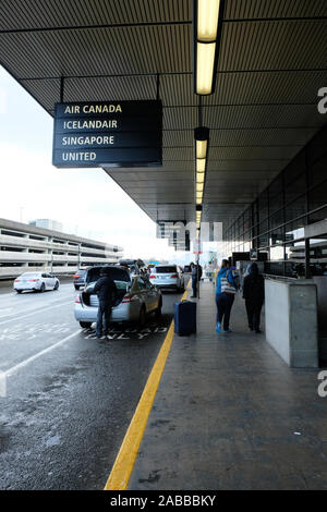 Aire de débarquement des passagers à l'Aéroport International de Seattle-Tacoma (SEA-TAC) ; Seattle, Washington, USA. Banque D'Images