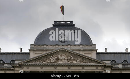 Bruxelles, Belgique - 13 octobre, 2017 : le toit et fronton du palais royal de Bruxelles Banque D'Images