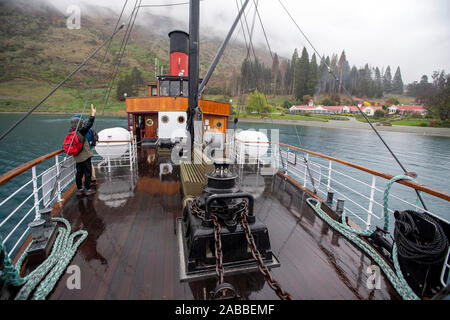 Photo par Tim Cuff - 9 octobre 2019 - bateau à vapeur TSS Earnslaw, lac Waktipu, Queenstown, Nouvelle-Zélande Banque D'Images