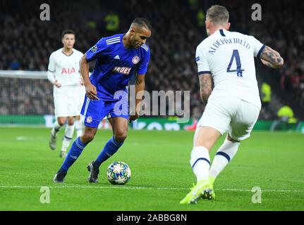 Londres, ANGLETERRE - 26 NOVEMBRE 2019 : Youssef El-Arabi de l'Olympiacos en photo au cours de la 2019-2020 LIGUE DES CHAMPIONS Groupe B match entre Tottenham Hotspur FC (Angleterre) et l'Olympiacos FC (Grèce) à Tottenham Hotspur Stadium. Banque D'Images