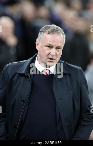 Cardiff, Royaume-Uni. 26 Nov, 2019. Michael O'Neill manager de Stoke City pendant le match de championnat EFL Sky Bet entre Cardiff City et Stoke City au Cardiff City Stadium, Cardiff, Pays de Galles. Photo par Dave Peters. Usage éditorial uniquement, licence requise pour un usage commercial. Aucune utilisation de pari, de jeux ou d'un seul club/ligue/dvd publications. Credit : UK Sports Photos Ltd/Alamy Live News Banque D'Images