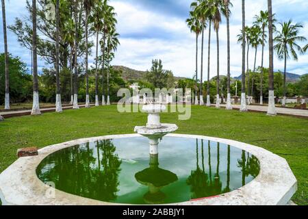 Las Delicias hacienda abandonnée dans la ville magique de Alamos Sonora, Mexique. Maison de délices. ferme, l'architecture. Style Italien, l'architecture italienne. La ville magique Alamos, Sonora, Mexique.', tourisme, © (© Photo : LuisGutierrez NortePhoto.com) abandonada / hacienda Las Delicias en el Pueblo Mágico de Alamos Sonora, Mexique. Casa de Las Delicias. finca, arquitectura. estilo italiano, arquitectrura italiana. el pueblo Mágico Alamos, Sonora, Mexique. turista, turismo, © (© Photo : LuisGutierrez NortePhoto.com) / Banque D'Images