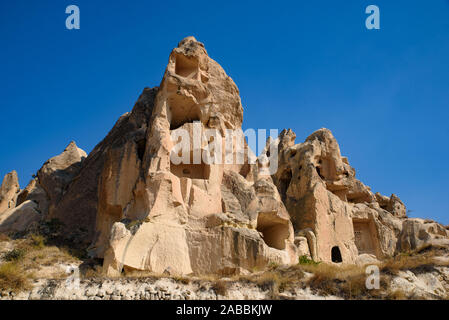 Maisons Grotte gravées dans la pierre à Göreme, Cappadoce, Turquie Banque D'Images